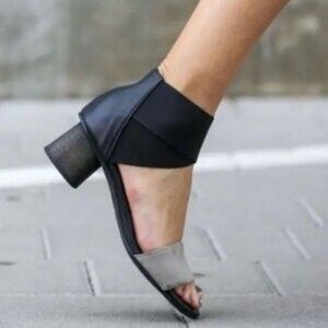 Abramey leather elasticized round heel Sandal black and tan size 7.5